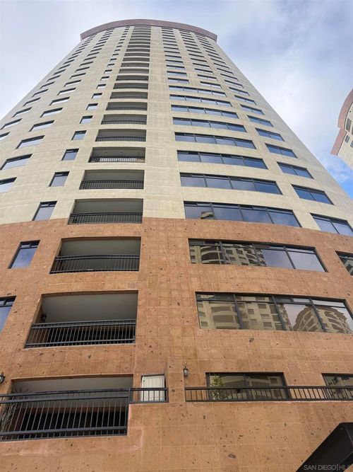 1301 302 4 C Torre Onix Rdcial New City, Other, CA, 99999 | Card Image