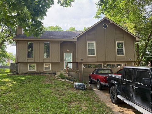 1716 E Sheridan Bridge Ln, Olathe, KS, 66062-2232 | Card Image