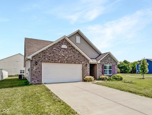 10112 James Run Dr, Indianapolis, IN, 46239-8405 | Card Image