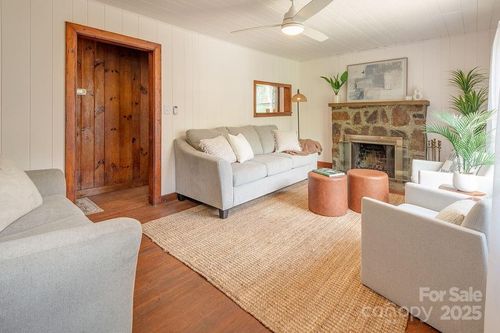 28 Robindale Ave, Asheville, NC, 28801-1330 | Card Image