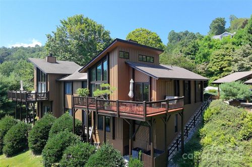 141 Country Ridge Rd, Hendersonville, NC, 28739-3906 | Card Image