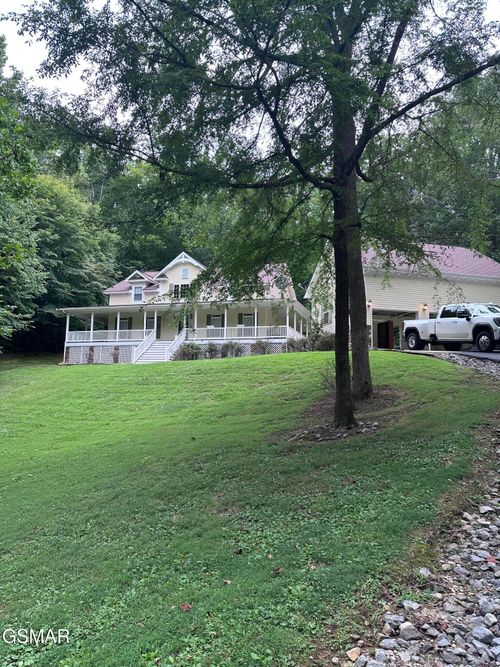 1058 Clearview Dr, Newport, TN, 37821-3312 | Card Image