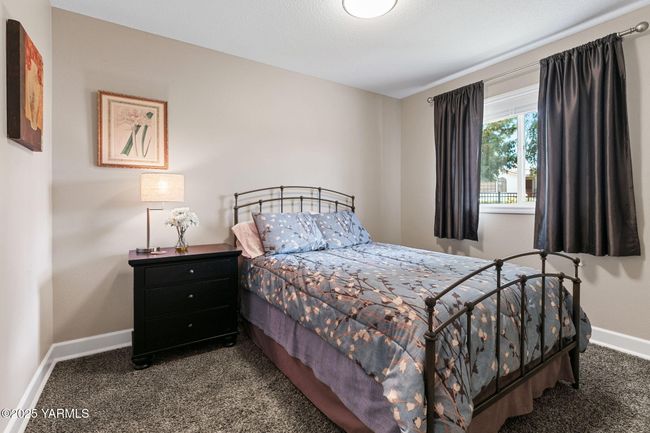 Main Level Guest Bedroom | Image 23
