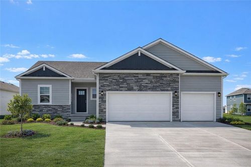 17827 Houston St, Gardner, KS, 66030-8308 | Card Image