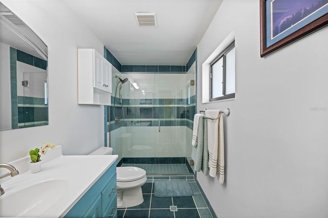 Primary Bathroom | Image 4