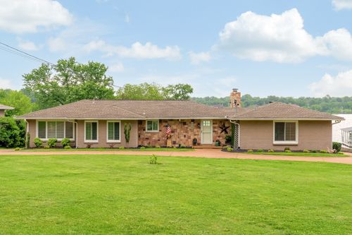 210 Sterling Rd, Hendersonville, TN, 37075-5329 | Card Image