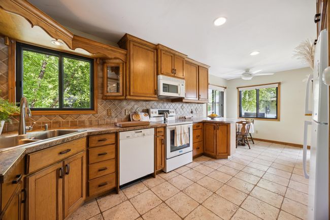 Another photo of the kitchen. | Image 9