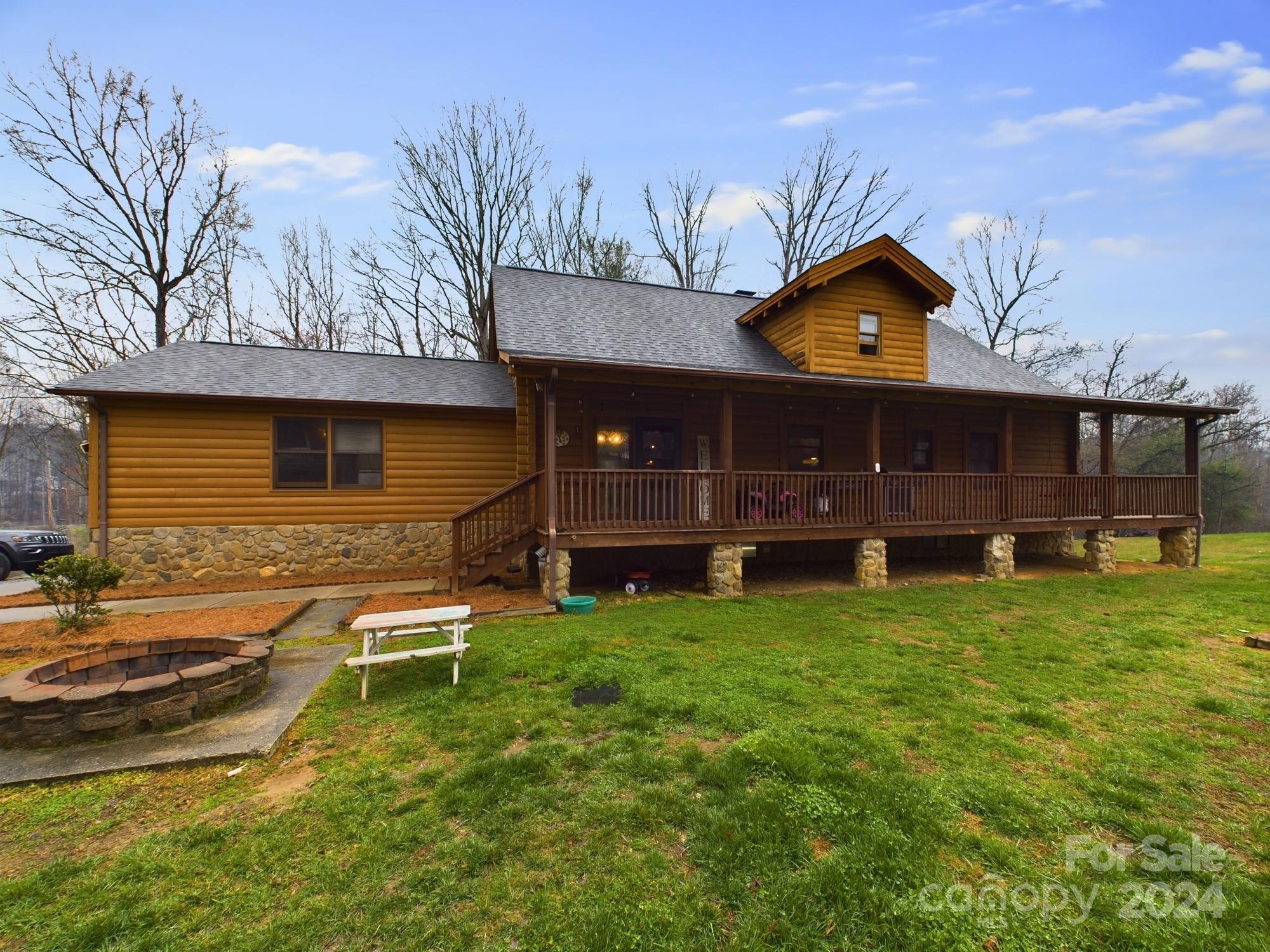 Little Country Ln, Taylorsville, NC 28681