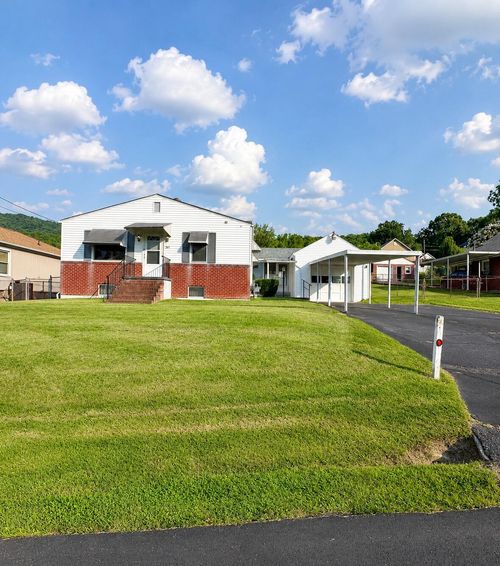 317 E Pennsylvania St, Covington, VA, 24426-2928 | Card Image