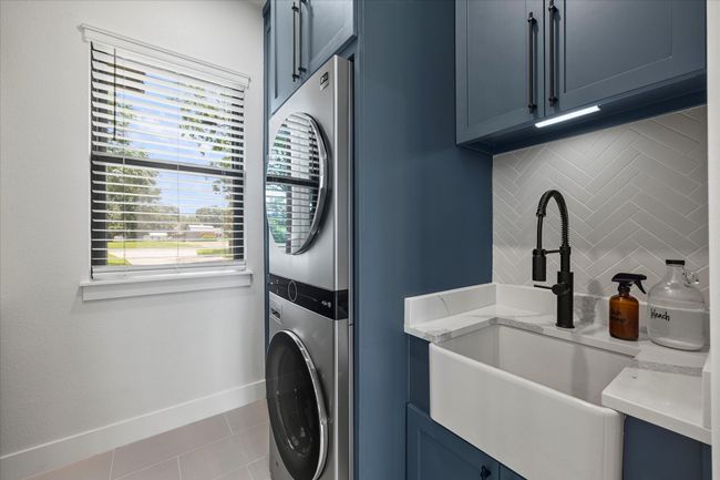 Stunning laundry room | Image 11
