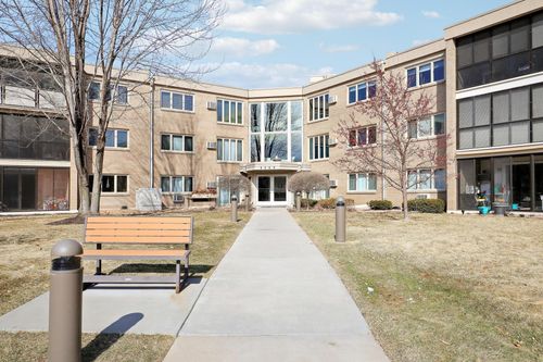 218-4360 Brookside Ct, Edina, MN, 55436-1460 | Card Image
