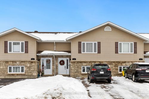 3 William Thomas Dr, Petawawa, ON, K8H0C3 | Card Image