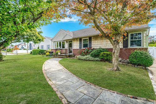 2586 1st Ave, East Meadow, NY, 11554-3440 | Card Image