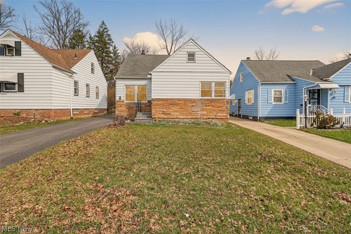 5571 Oakwood Ave, Maple Heights, OH, 44137-2333 | Card Image