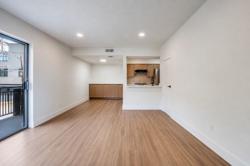 211-4020 Holland Ave, Dallas, TX, 75219-3876 | Card Image