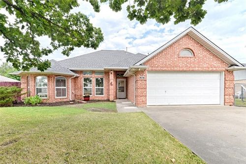 747 E 6th St, Krum, TX, 76249-5314 | Card Image