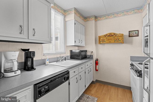 UNIT-460 - 4709 Coastal Hwy, Condo with 2 bedrooms, 2 bathrooms and null parking in OCEAN CITY MD | Image 6