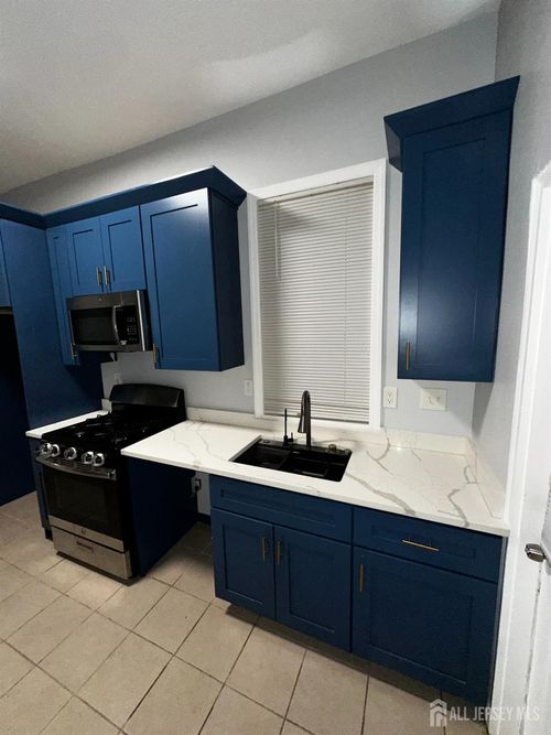 1-208 E 9th St, Plainfield, NJ, 07060-2531 | Card Image