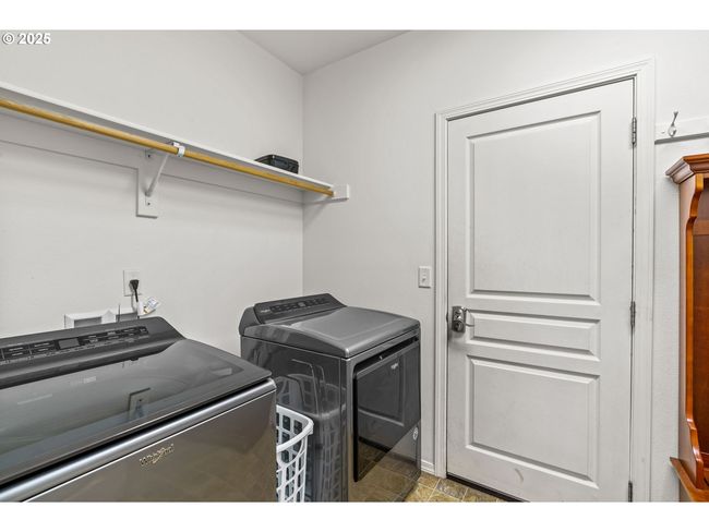1972 Adelman Loop, House other with 3 bedrooms, 3 bathrooms and 2 parking in Eugene OR | Image 14