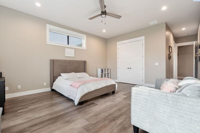 102909 E 1023 Pr Se, Home with 4 bedrooms, 5 bathrooms and null parking in Kennewick WA | Image 29