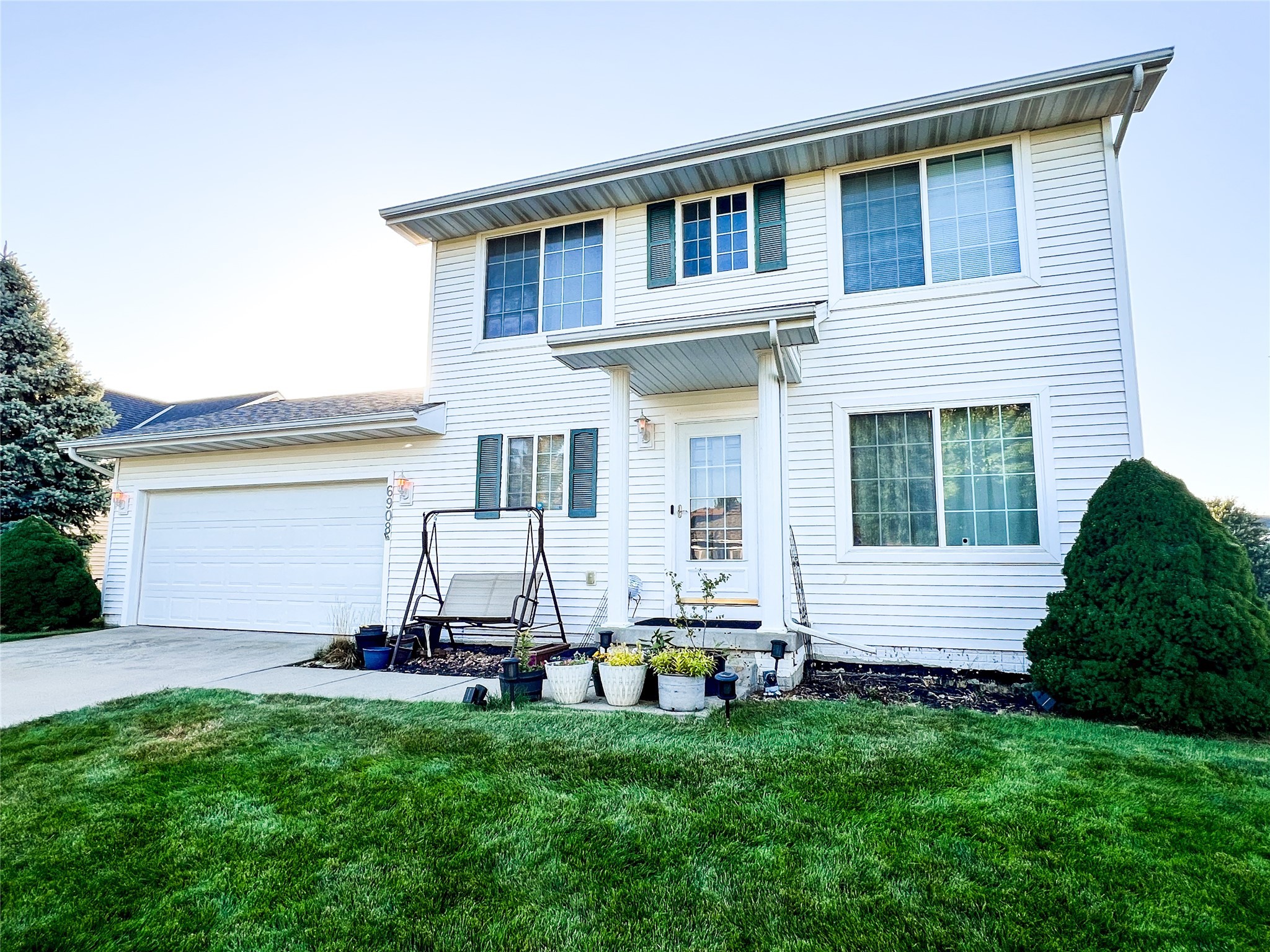 Sweetwater Dr, Des Moines, IA 50320