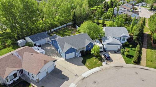18 Osmond Close, Red Deer, AB, T4N6Y1 | Card Image