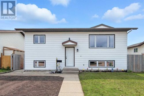 13 Westview Cres, Blackfalds, AB, T0M0L6 | Card Image