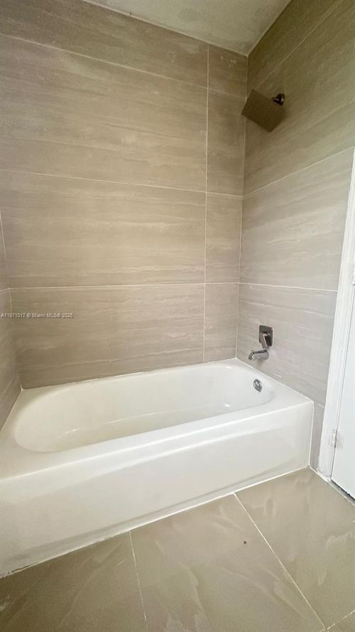 apt-1-21301 Ne 9th Pl, Miami, FL, 33179-1293 | Card Image