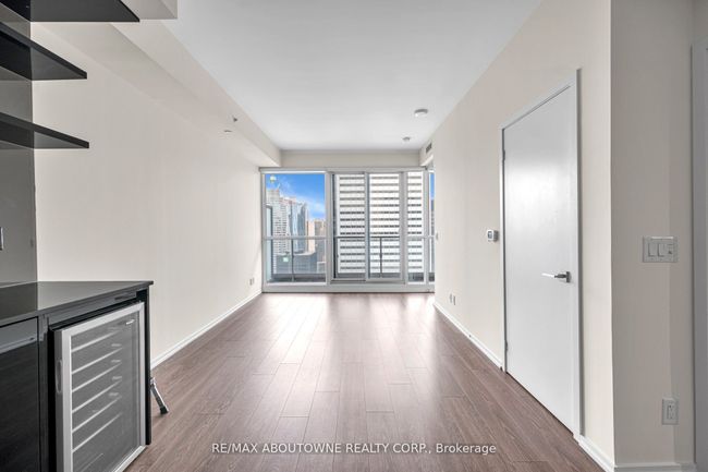 5210 - 70 Temperance St, Condo with 1 bedrooms, 1 bathrooms and null parking in Toronto ON | Image 6