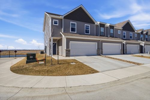 202 Ne Whitetail Ln, Ankeny, IA, 50021-1253 | Card Image