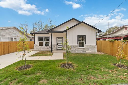 1434 Merida St, San Antonio, TX, 78207-7107 | Card Image
