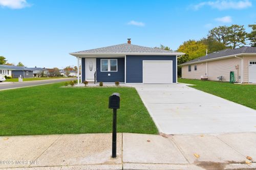 3 Bonaire Dr, Toms River, NJ, 08757-3828 | Card Image