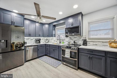 2 Red Maple Ln, LEVITTOWN, PA, 19055-1407 | Card Image