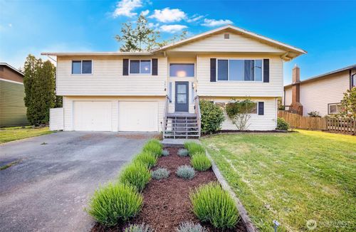 587 Nw Fairhaven Dr, Oak Harbor, WA, 98277-4480 | Card Image