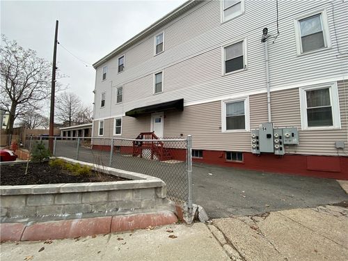 94 Ridge St, Providence, RI, 02909-1585 | Card Image