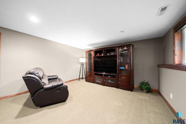 4400 E Aster Cir, House other with 5 bedrooms, 4 bathrooms and null parking in Sioux Falls SD | Image 49