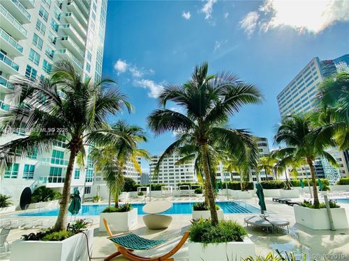 3107-951 Brickell Ave, Miami, FL, 33131-3940 | Card Image