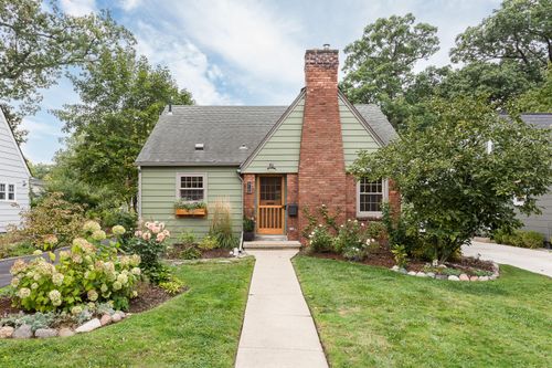 912 Hutchins Ave, Ann Arbor, MI, 48103-4806 | Card Image