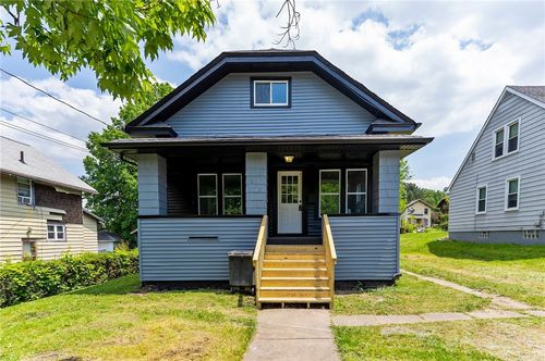 615 Park Ave, Farrell, PA, 16121-1731 | Card Image