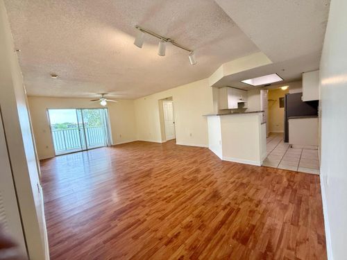 204-5065 Wiles Rd, Coconut Creek, FL, 33073-4211 | Card Image