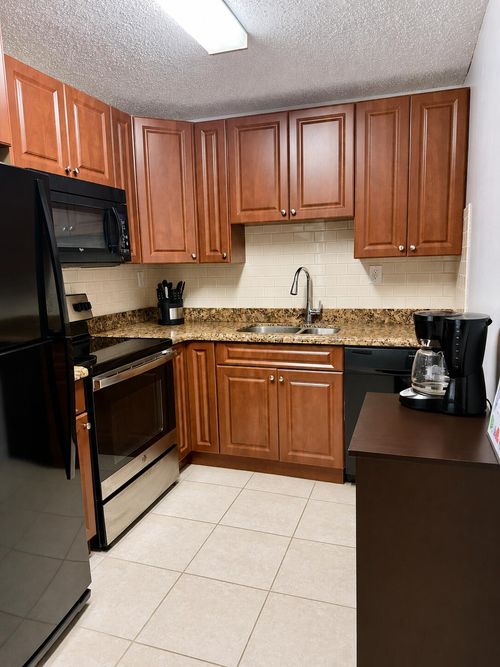 405-405 Meadows Cir, Boynton Beach, FL, 33436-8924 | Card Image