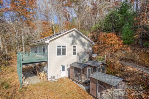 534 Parson Branch Rd, Green Mountain, NC, 28740-8325 | Card Image
