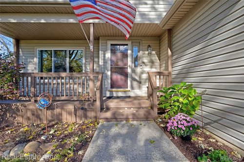 1844 Chesapeake Ct, Oxford, MI, 48371-5949 | Card Image