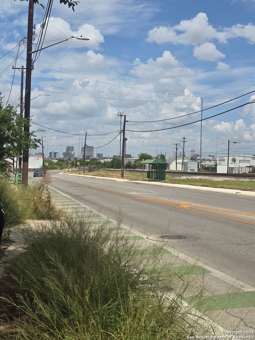 211 Frio City Rd, San Antonio, TX, 78207-7774 | Card Image