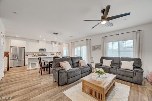 22102-3742 Neblina Dr, Henderson, NV, 89052-8306 | Card Image