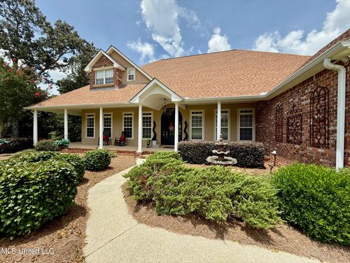 8289 Ridgewood Dr, Kiln, MS, 39556-8452 | Card Image