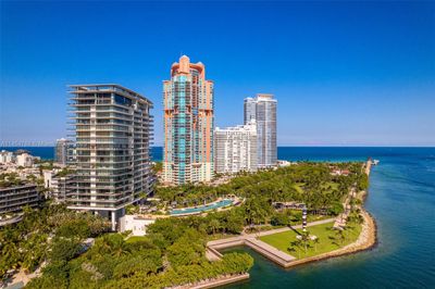 1404 - 800 S Pointe Dr, Condo with 4 bedrooms, 3 bathrooms and null parking in Miami Beach FL | Image 3