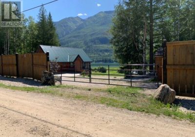 4210 Mole Rd, House other with 3 bedrooms, 2 bathrooms and null parking in Central Kootenay Rd Rural BC | Image 1