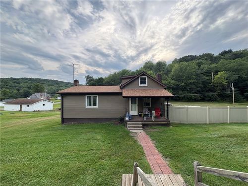 903 Clearfield Rd, Fenelton, PA, 16034-9701 | Card Image