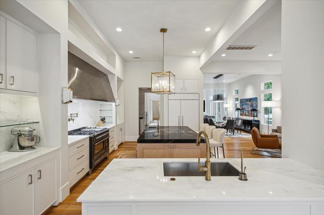 E - 22 E Shady Ln, House other with 5 bedrooms, 5 bathrooms and 3 parking in Houston TX | Image 16